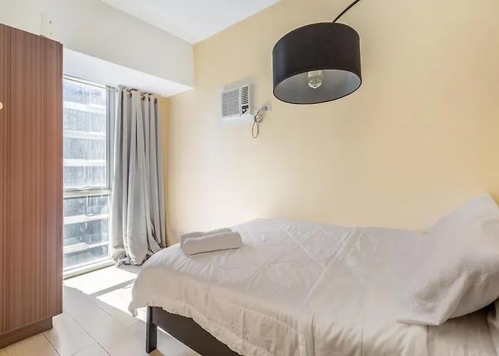 Minimalist Haven 3br Unit At Mckinley Hill Apartment *